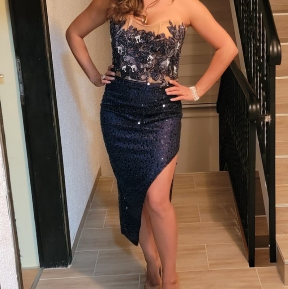 Dress - Picture 2 of 2